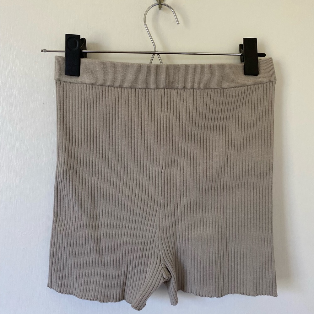 NWT H&M athletic legging short S